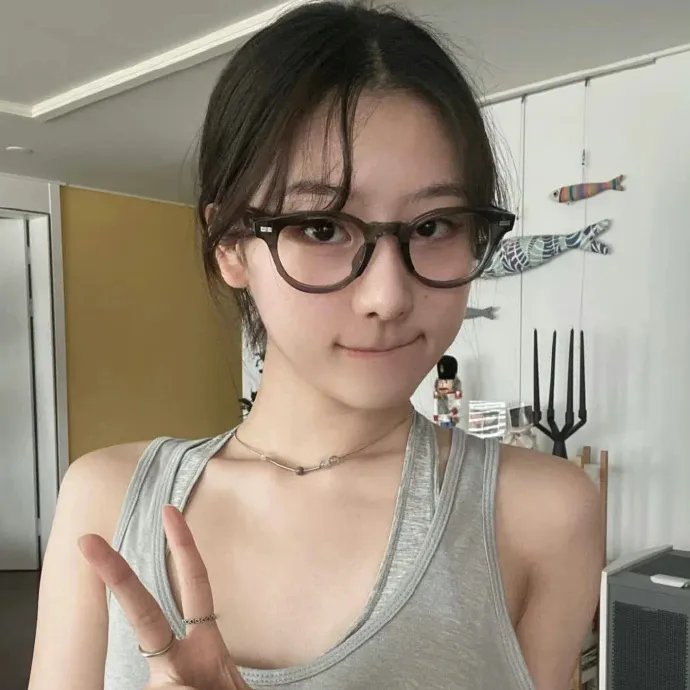 绿衣女子